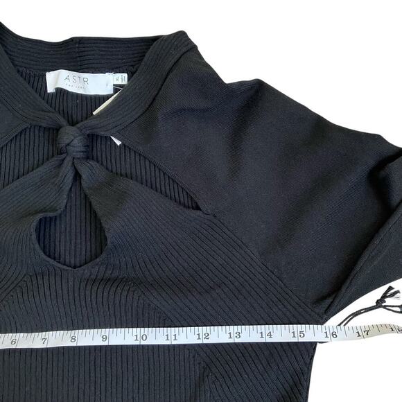 ASTR The Label Sz XL NWT Ribbed Knit Cut-out Neck Sweater Pullover Stretchy - Picture 15 of 16